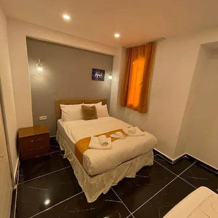 Happy Dreams Hotel 2*