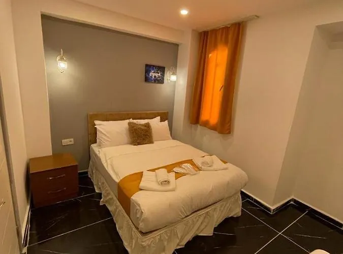 Happy Dreams Hotel 2*